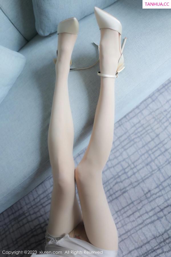   [XiuRen]高清写真图 2023.04.12 No.6560 米亚Mia 丝袜美腿第35张图片